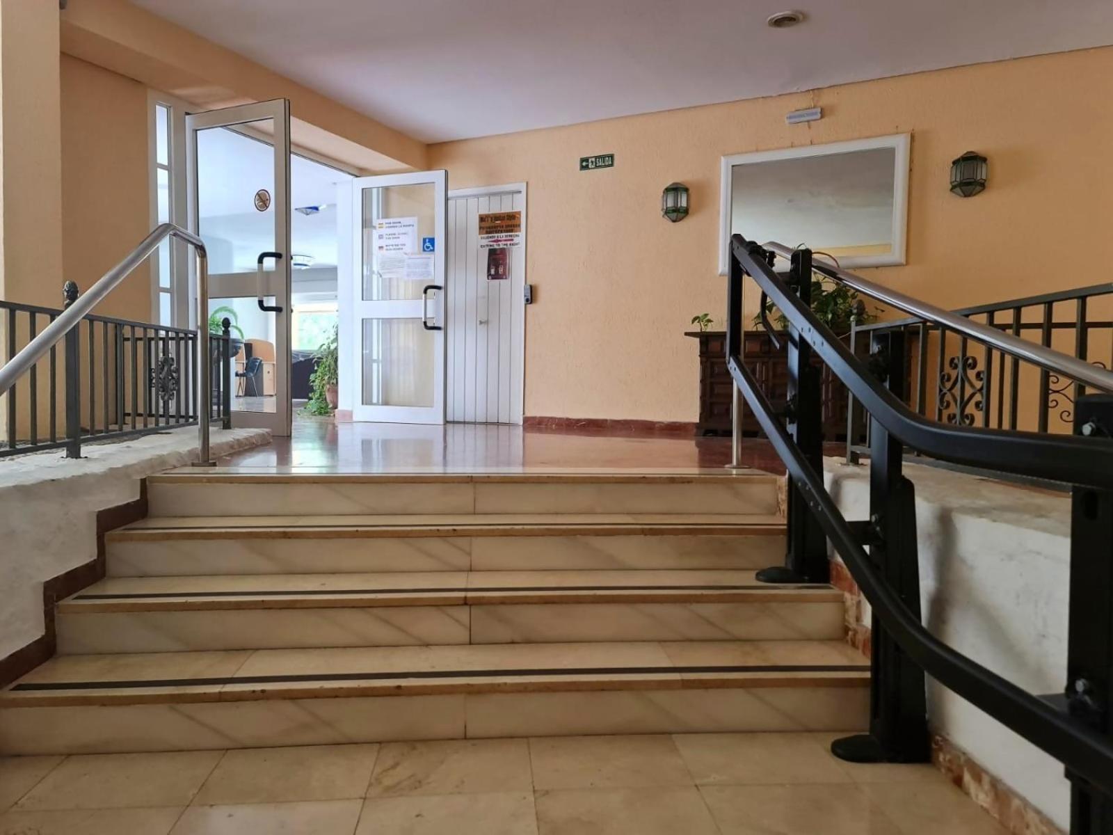 Estudio Aguila Prive Aceptamos Mascotas Benalmádena Εξωτερικό φωτογραφία