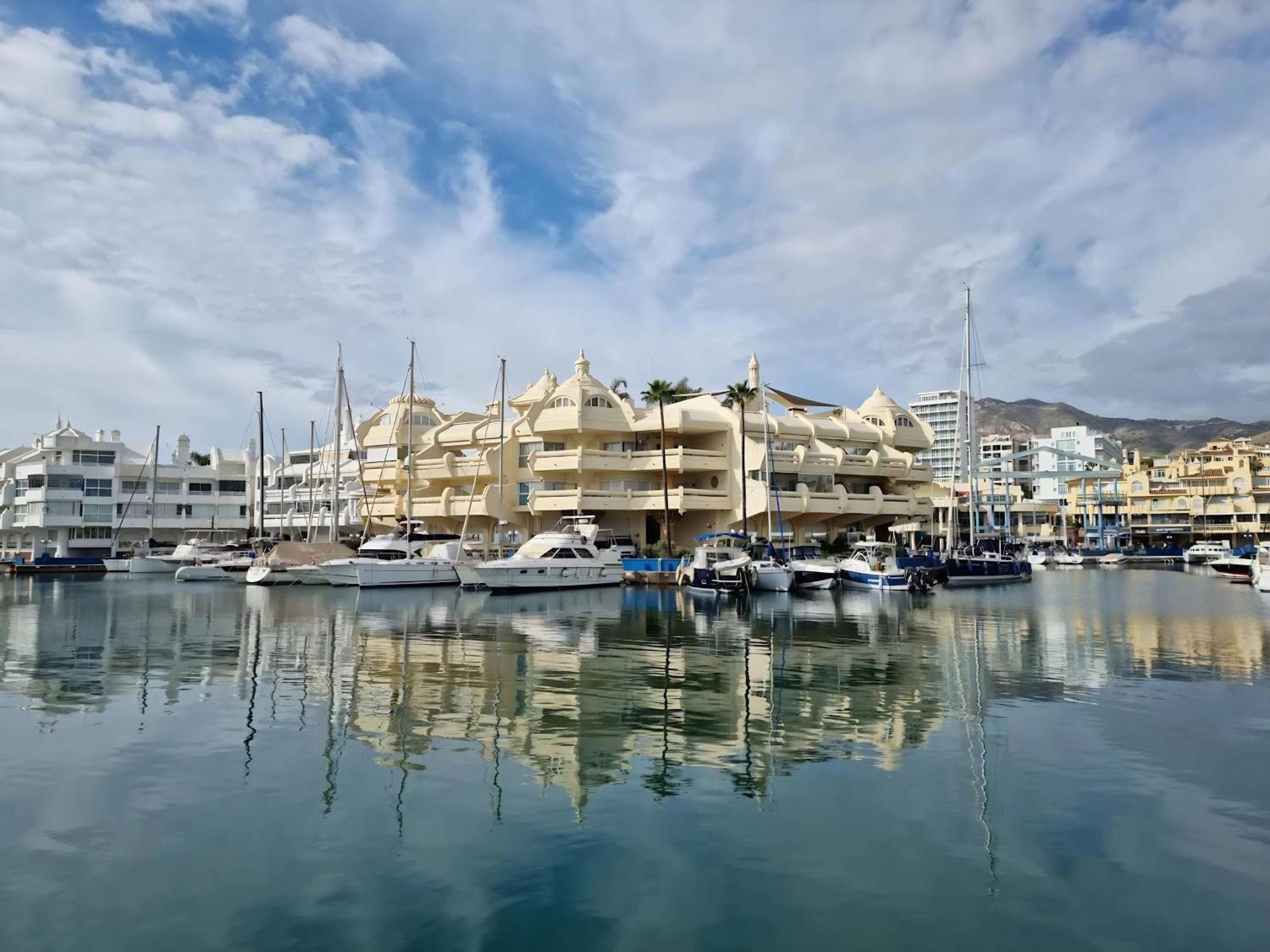 Estudio Aguila Prive Aceptamos Mascotas Benalmádena Εξωτερικό φωτογραφία